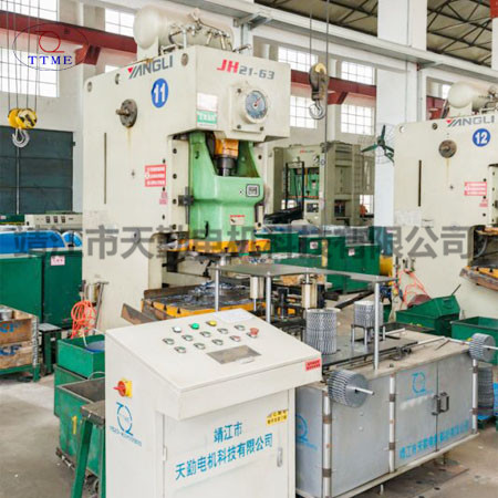 冲片定子送收机械手