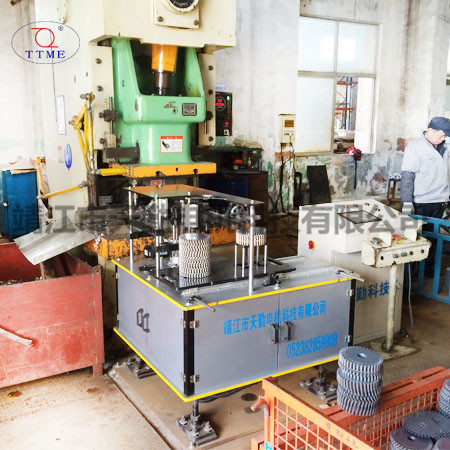 伺服驱动单送机械手