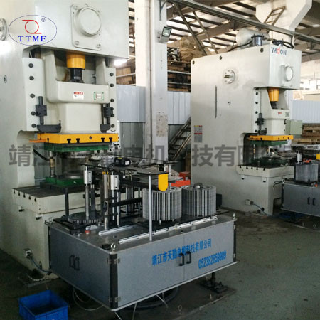 伺服驱动送收一体机械手