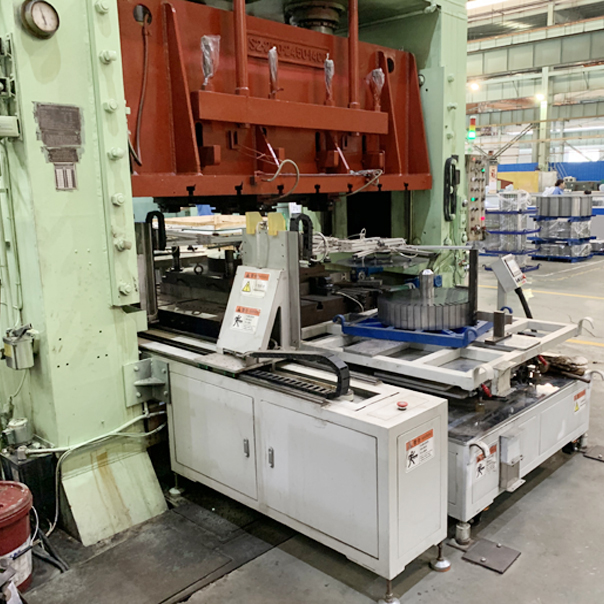 伺服送收料机械手