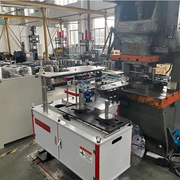 前送侧收机械手